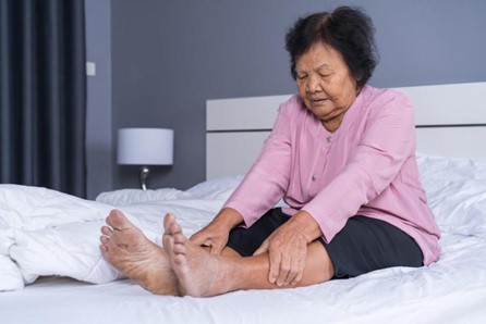 old-asian-lady-leg-pain-vascular-condition
