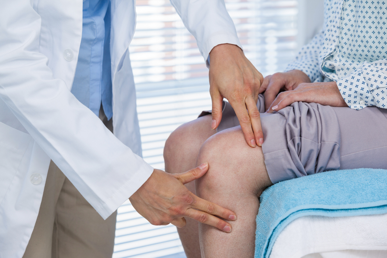 doctor-checking-leg-pain