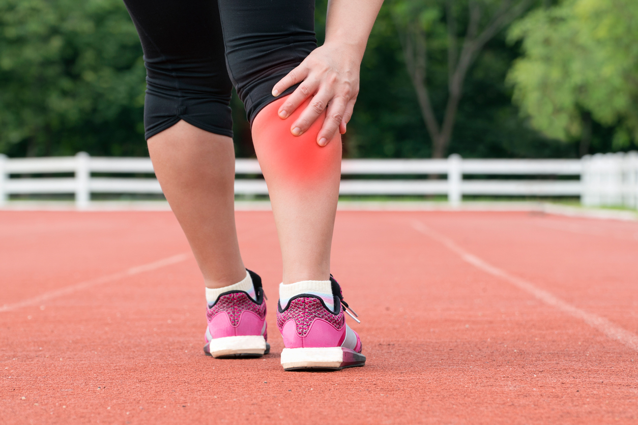 calf-pain-behind-knee-lady-walking